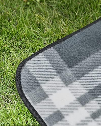 SONGMICS Wasserdichte Picknickdecke, groß, für Camping und Strand, grau-weiß GCM60GW